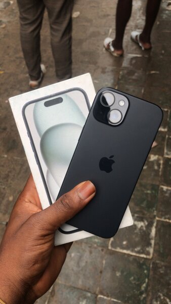 Téléphone iPhone 15simple 128gb Deuxième main trop avec cart