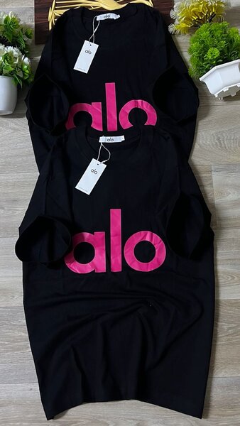 T-shirts unisex Alo stylé