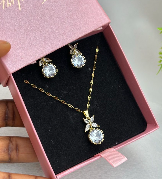 Necklace + earrings