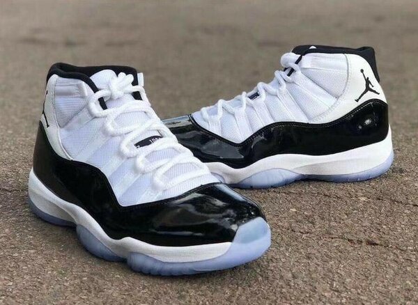 Chaussure JORDAN 11