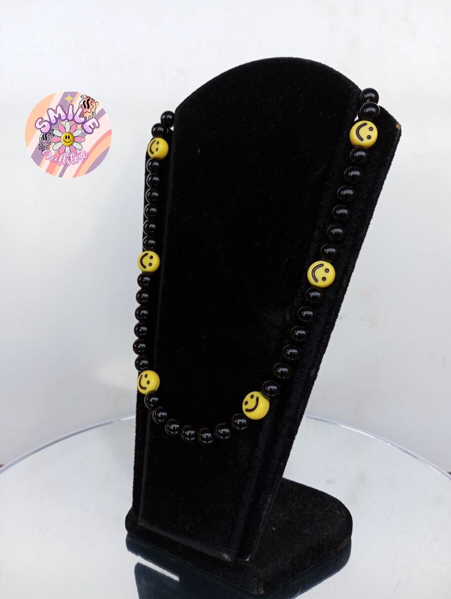 Black pearl smile necklace