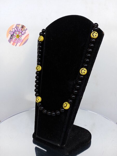 Black pearl smile necklace