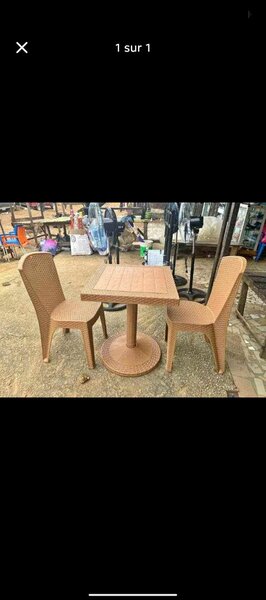 Table avec 2 chais