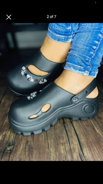 High base sandals