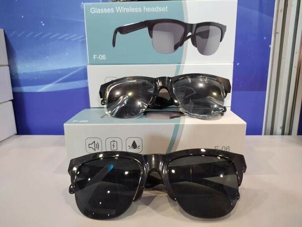 Bluetooth eyeglass