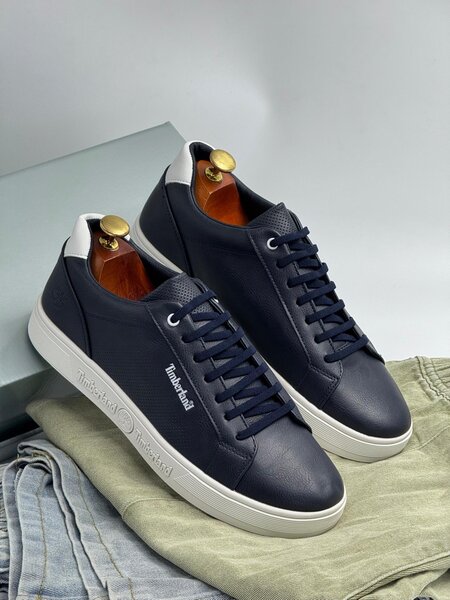 TIMBERLAND NAVY AND WHITE