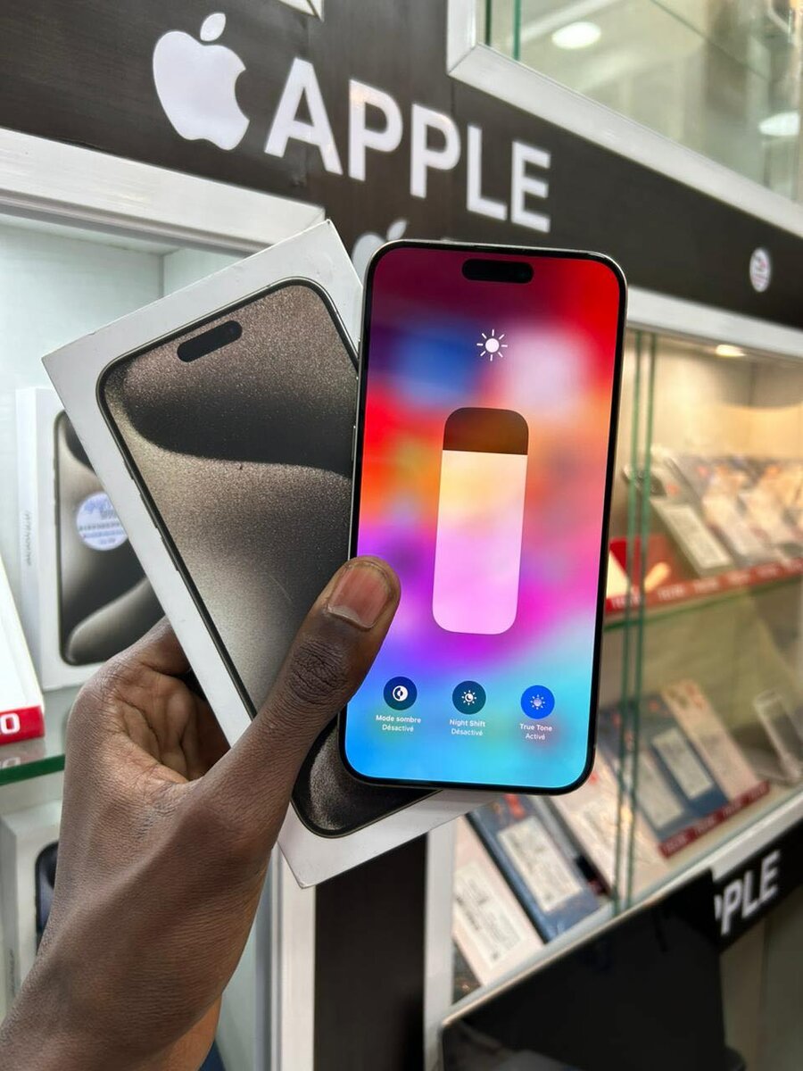Disponible 15 Pro Max 256go avec carton