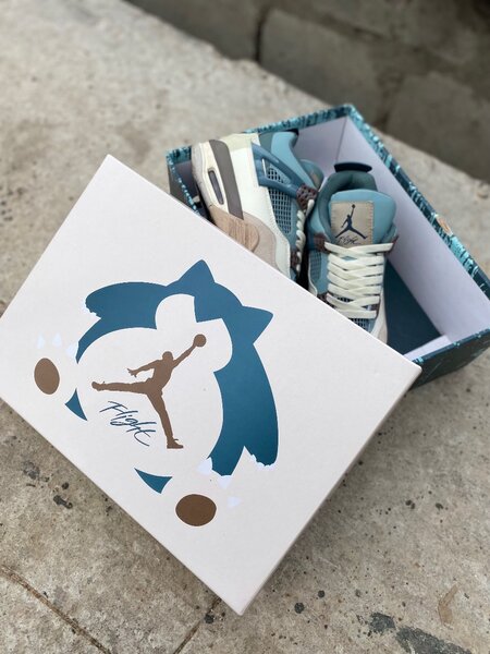 Retro Jordan 4
