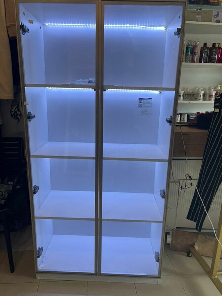 Vitrine d'exposition LED moderne