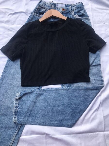 Crop top noir élégant