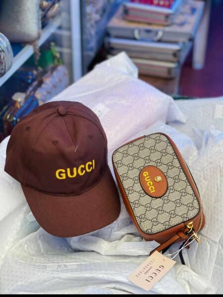 Bag with hut