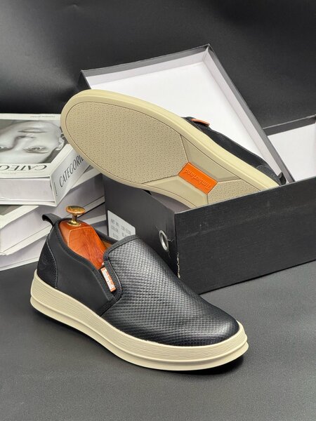 TIMBERLAND BLACK AND BEIGE