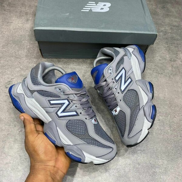 Baskets de sport gris élégantes