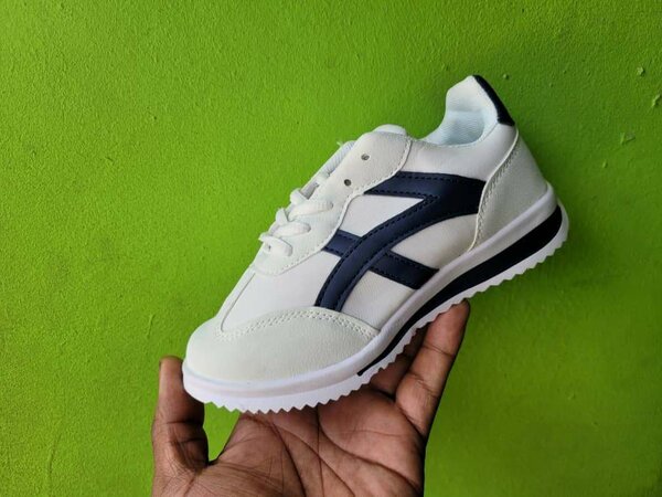 Babes sneakers