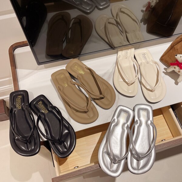 Summer New Flat Non-slip Fashion Clip