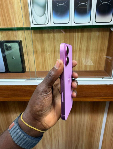iPhone 16 simple
