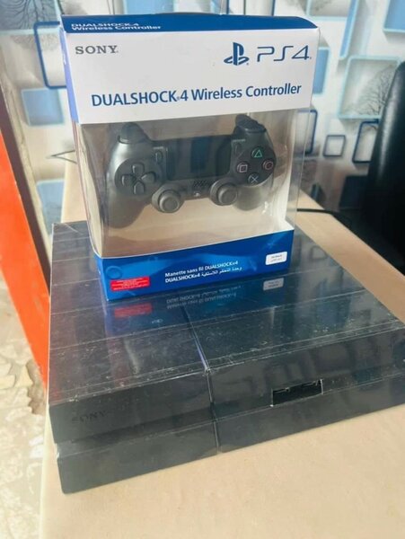 Console PS4 Sony avec Manette