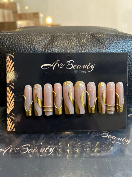 Press on nails