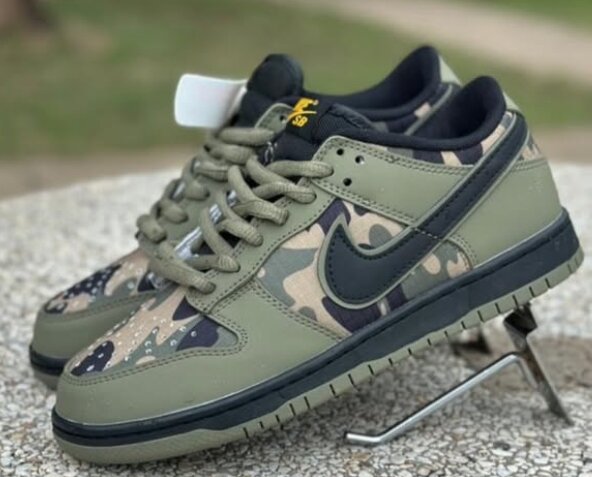 Nike sneakers green