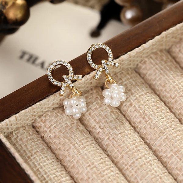 Boucle d'oreille en forme de raisin