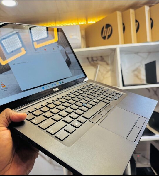 DELL LATITUDE E7390