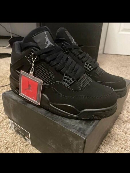 Jordan retro 4 noir