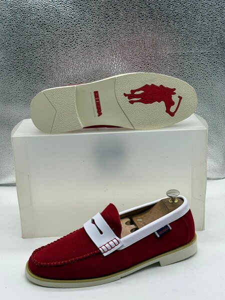 Mocassins rouges en daim élégants