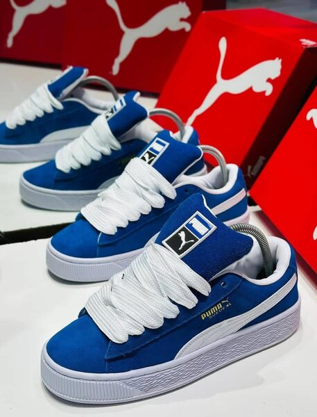 Baskets en daim colorées