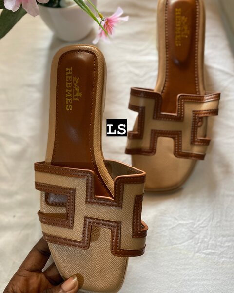 Ladies slippers