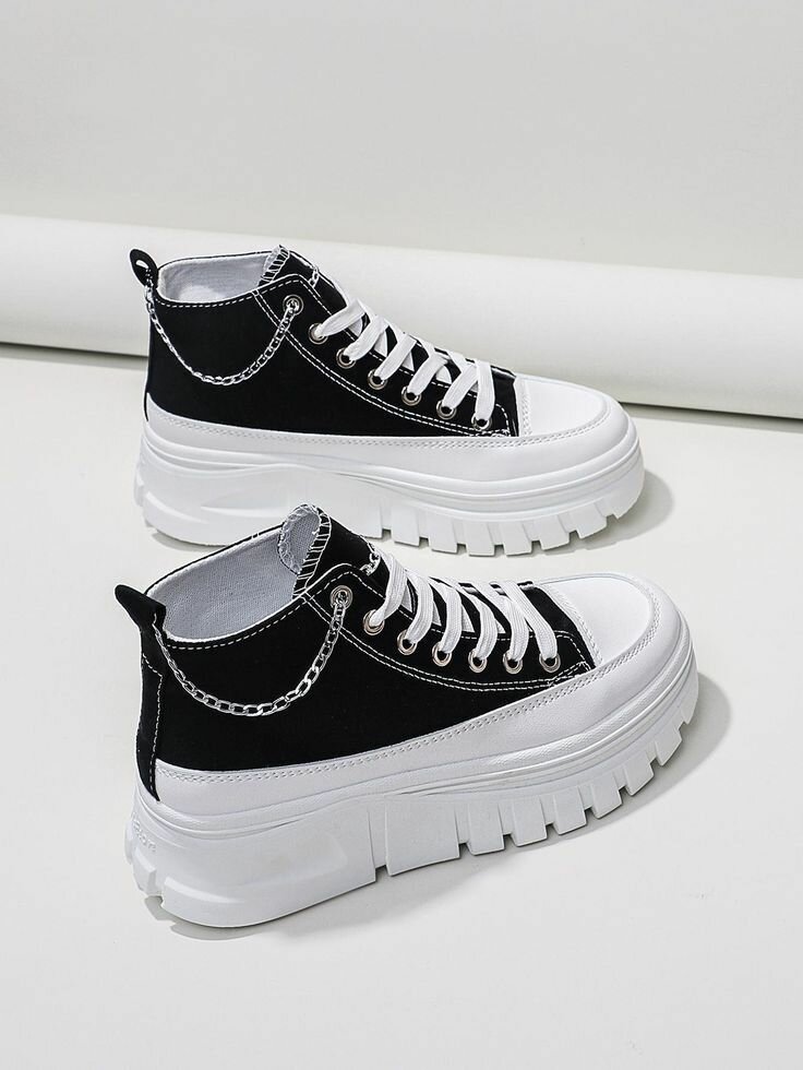 Canvas shoes
