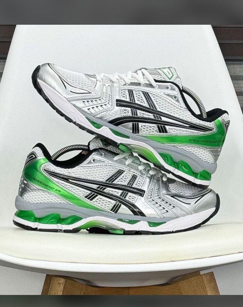 Axics sneaker