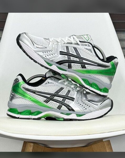 Axics sneaker