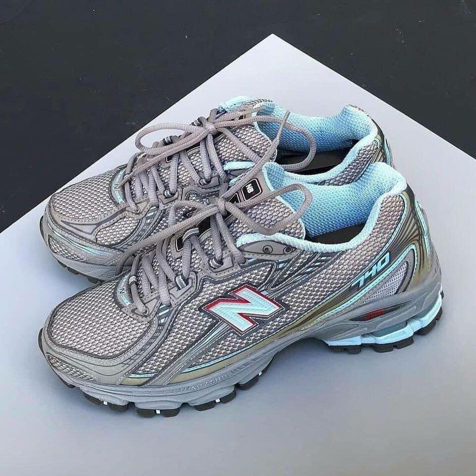 Chaussures de course grises
