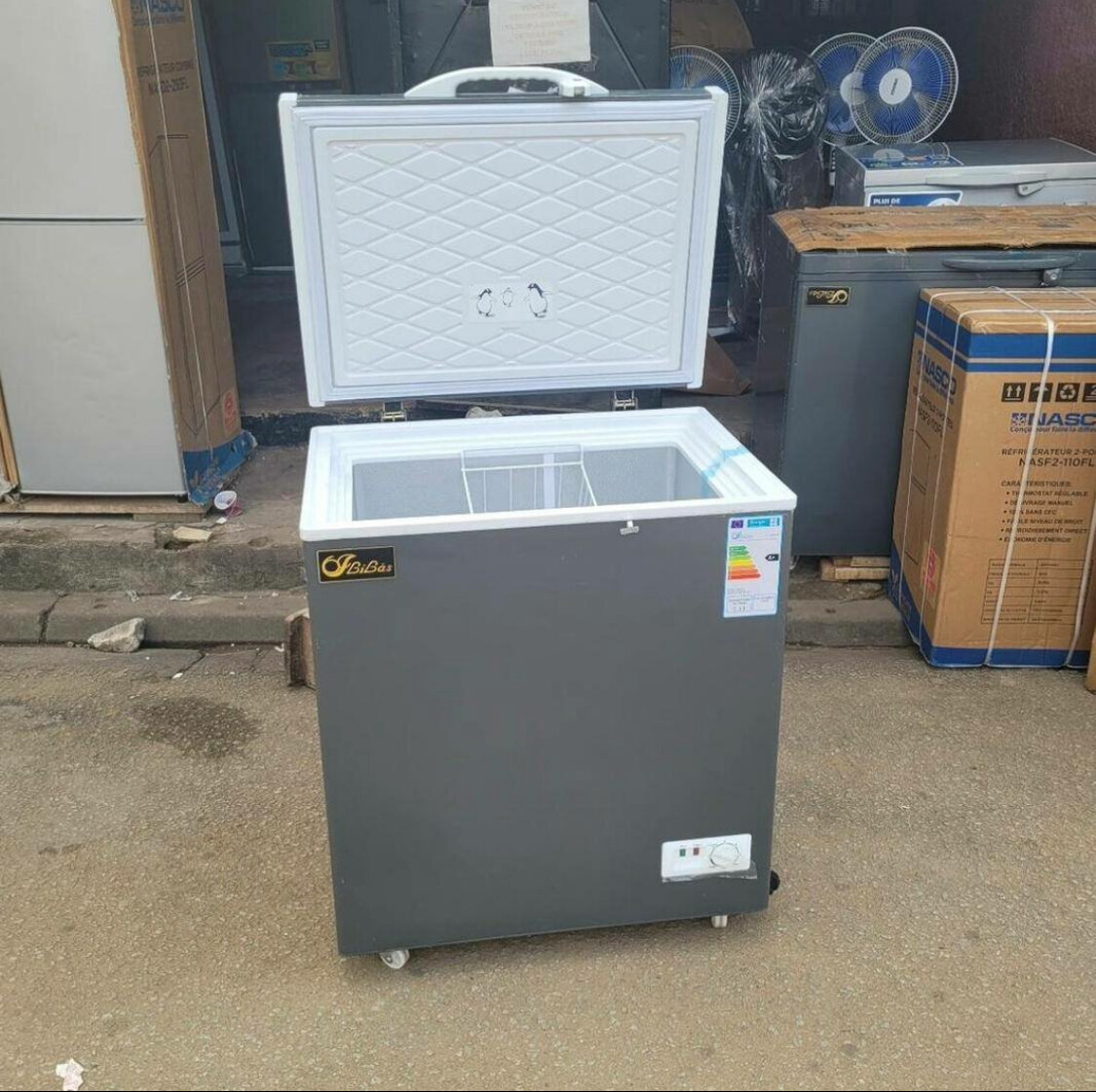 Congélateur coffre 200L gris