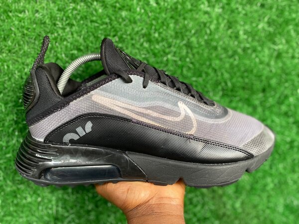 NIKE
