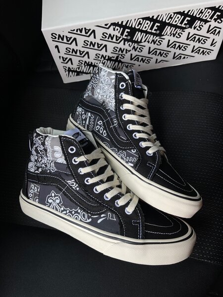 SNEAKERS