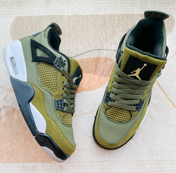 JORDAN 4s