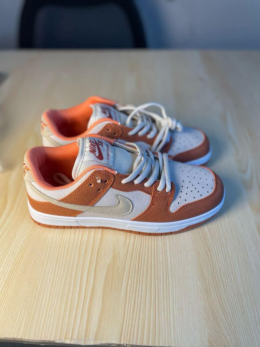 NIKE SB DUNK LOW ORANGE