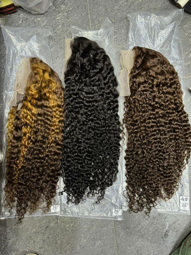 Perruques en dentelle bouclées