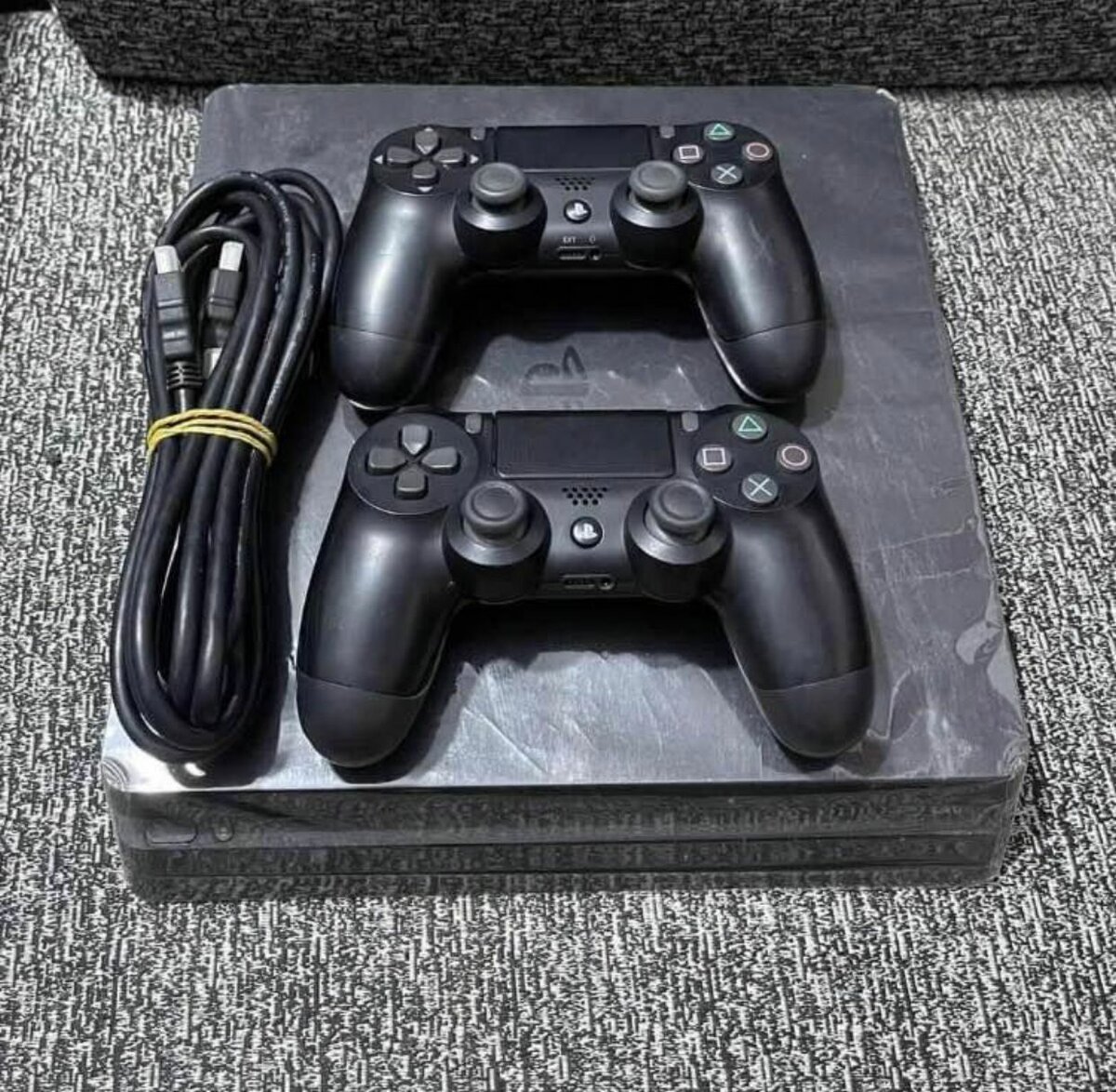 Console de jeu avec manettes