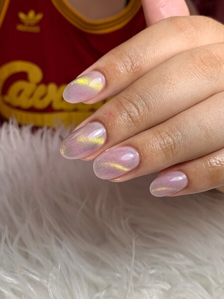 Cat eye nails