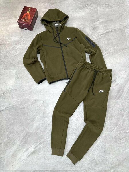 Complet NIKE