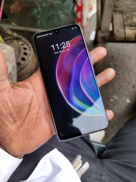 Vivo V21