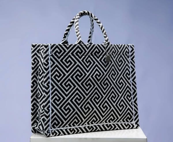 sac avec ornement