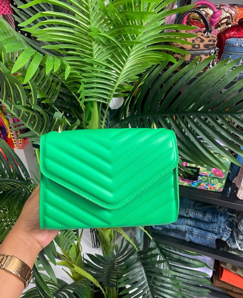 Mini chain flap square