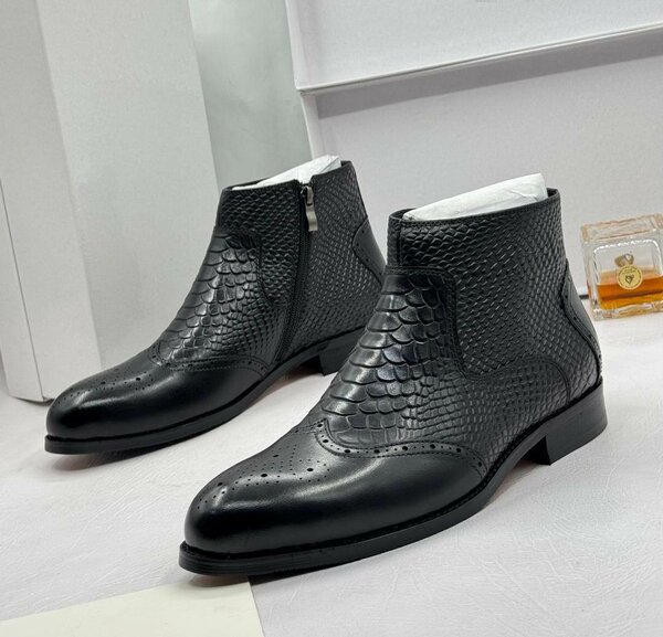 Solid fashion boots