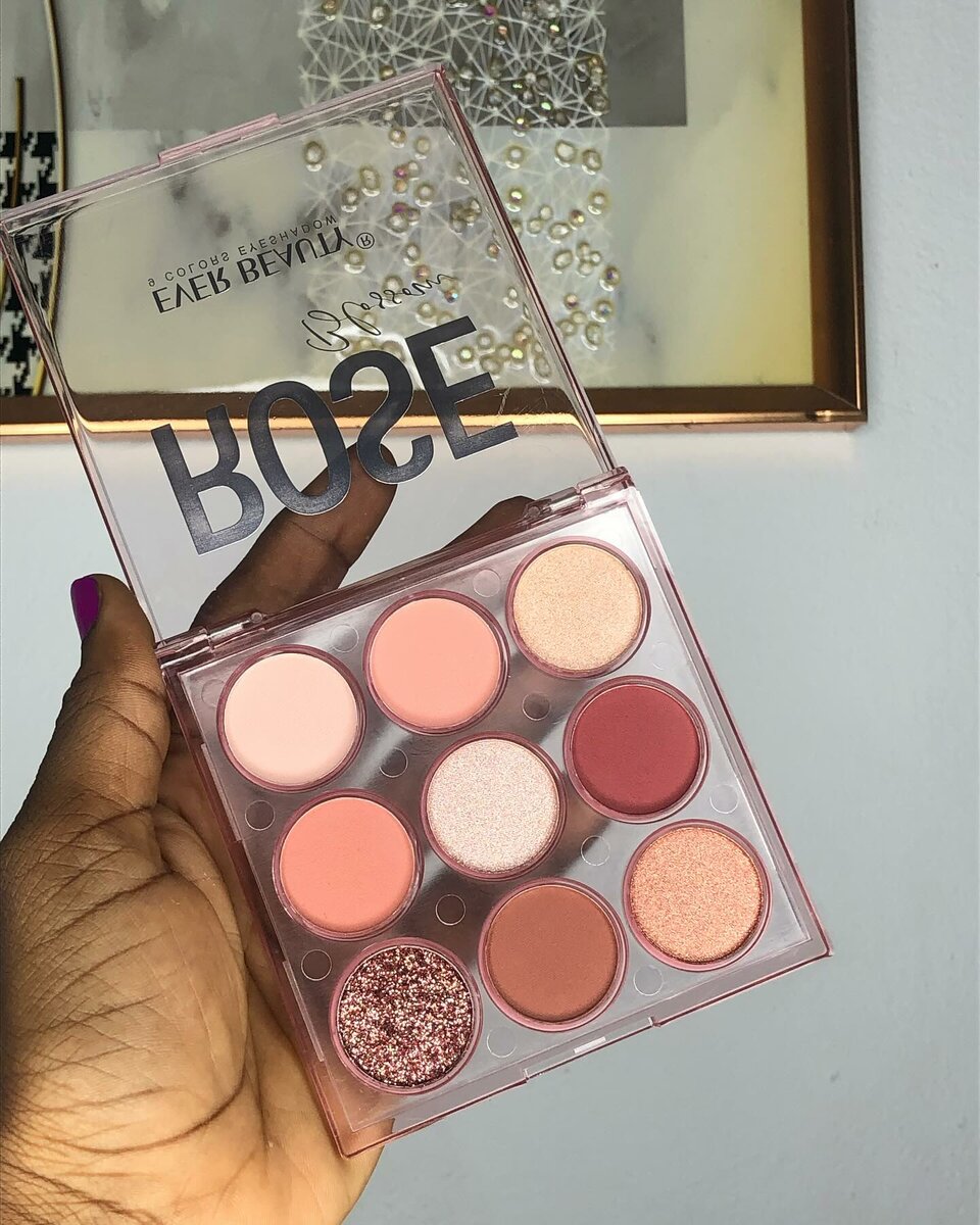 Nude eyeshadow palette