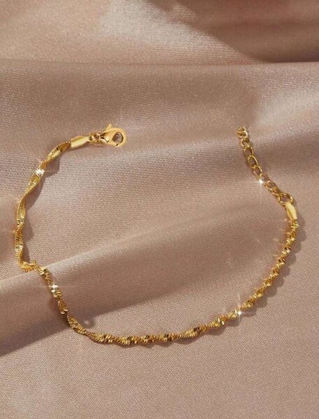 Stainless steel twist bracelet.