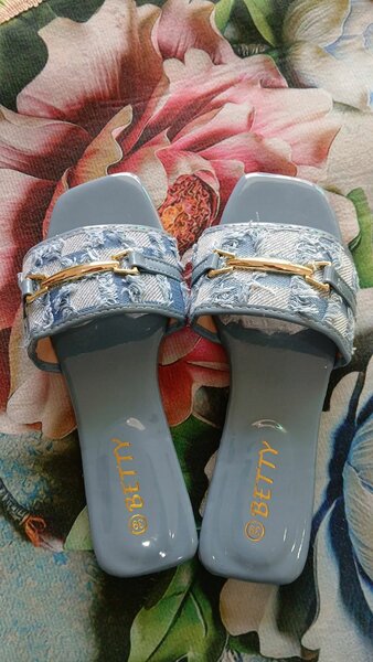 Ladies slippers