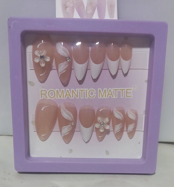 Ongles Press-on Romantiques